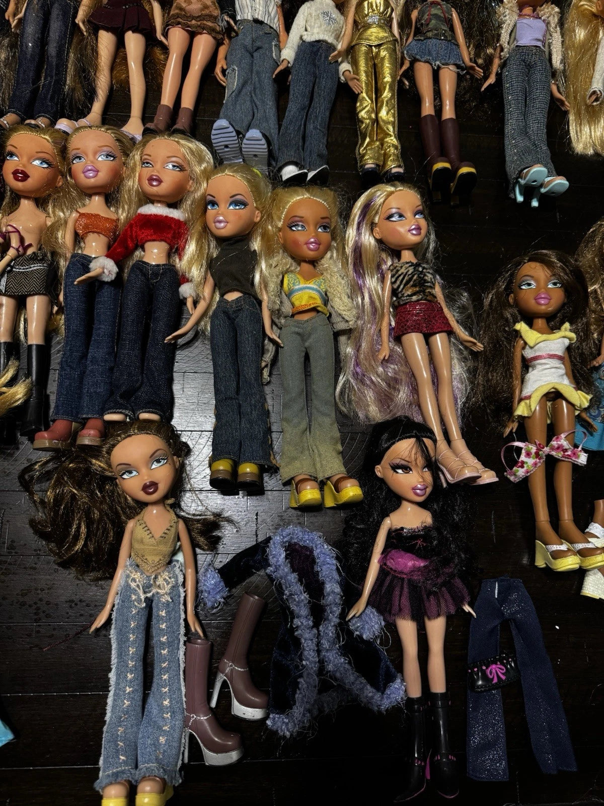 Massive 2001 Lot Vintage Rare Bratz Dolls Clothing Accessories & Shoes. 75 Dolls
