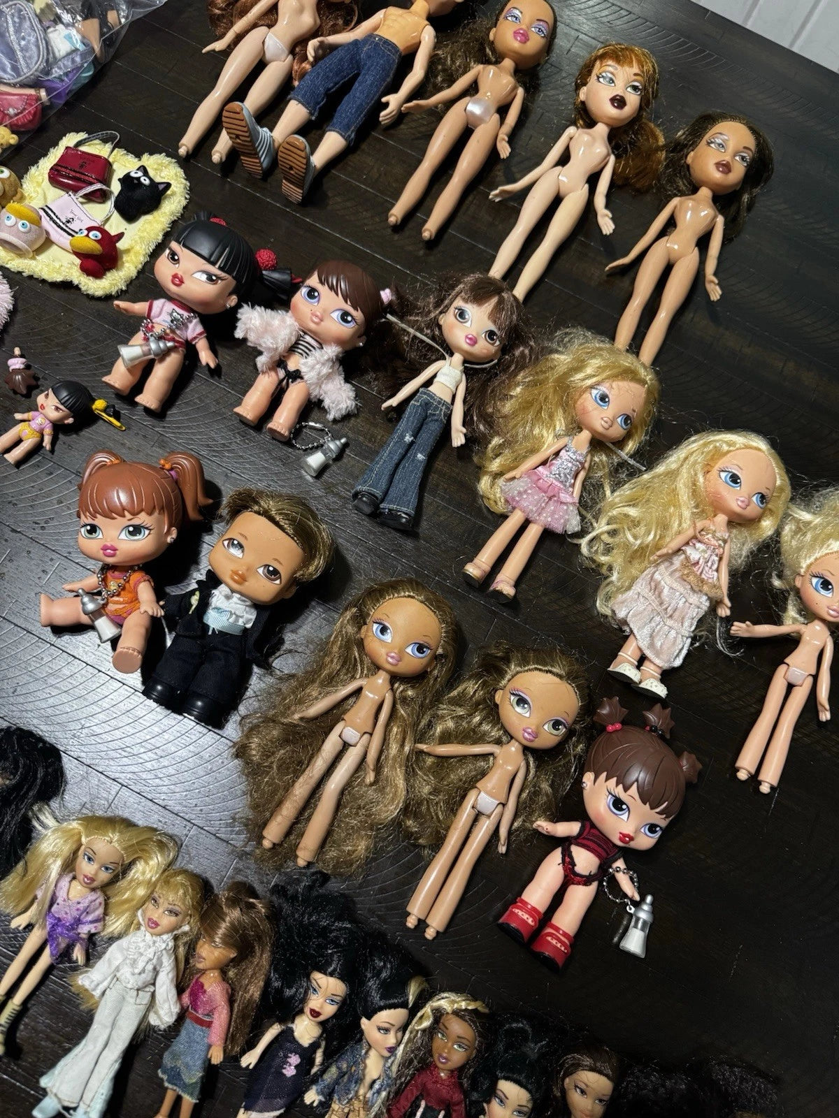 Massive 2001 Lot Vintage Rare Bratz Dolls Clothing Accessories & Shoes. 75 Dolls