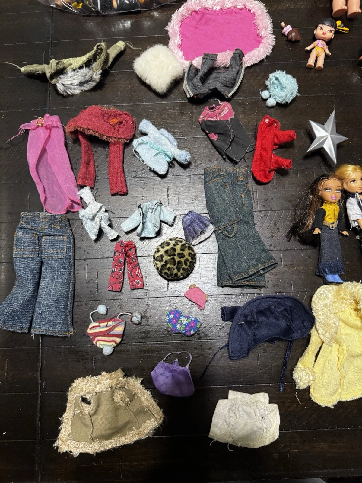 Massive 2001 Lot Vintage Rare Bratz Dolls Clothing Accessories & Shoes. 75 Dolls