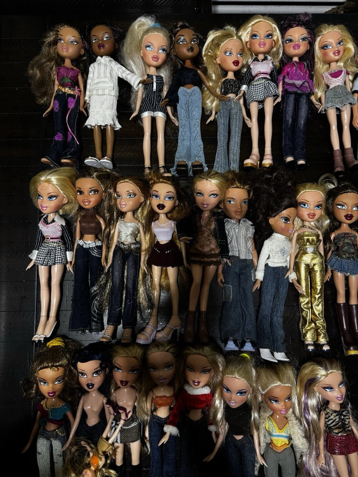 Massive 2001 Lot Vintage Rare Bratz Dolls Clothing Accessories & Shoes. 75 Dolls