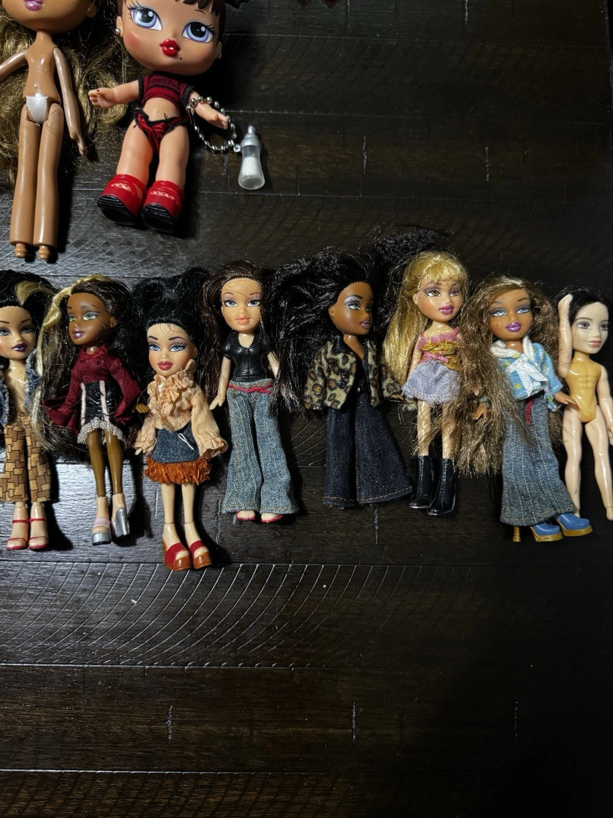 Massive 2001 Lot Vintage Rare Bratz Dolls Clothing Accessories & Shoes. 75 Dolls
