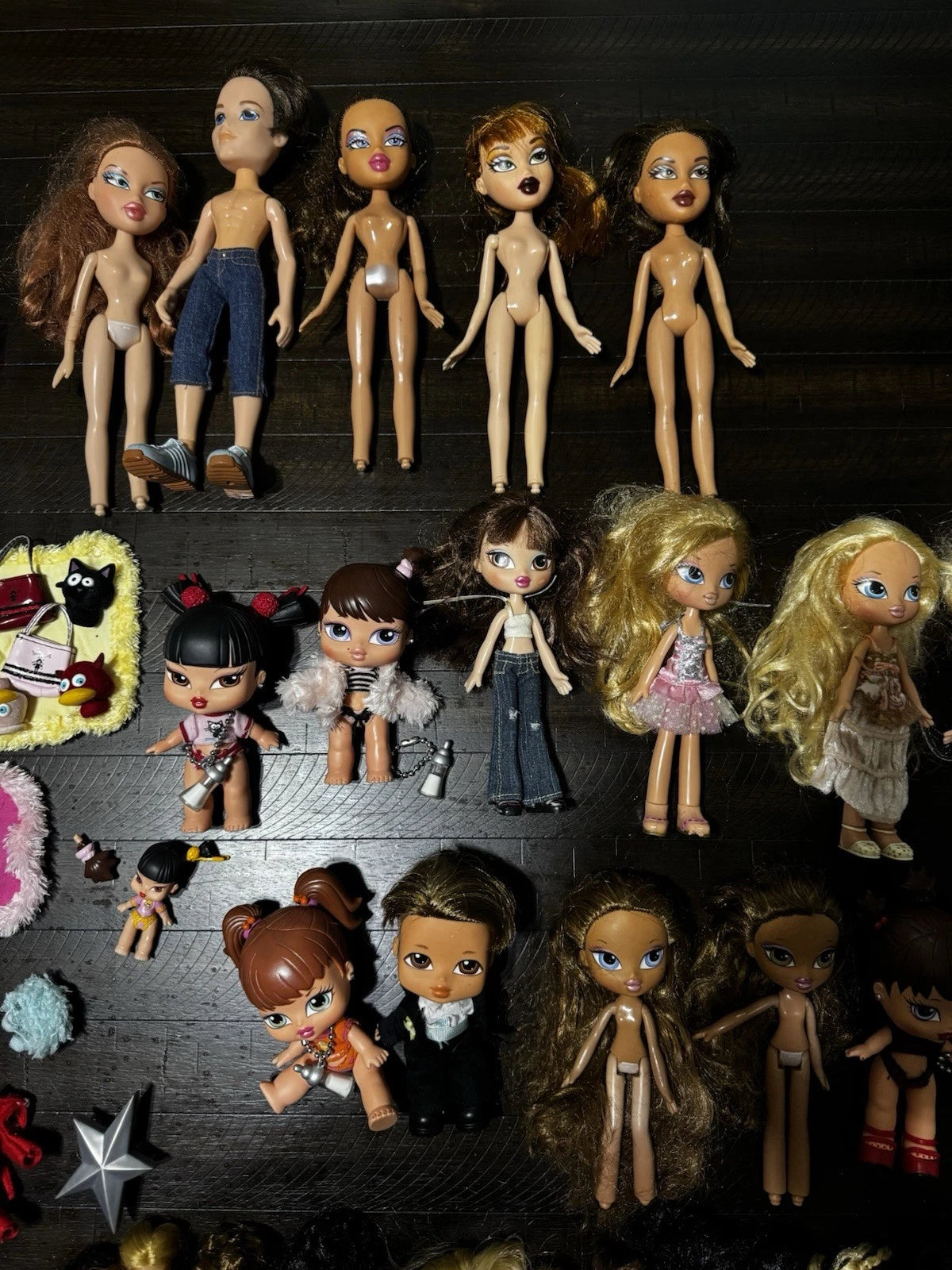 Massive 2001 Lot Vintage Rare Bratz Dolls Clothing Accessories & Shoes. 75 Dolls