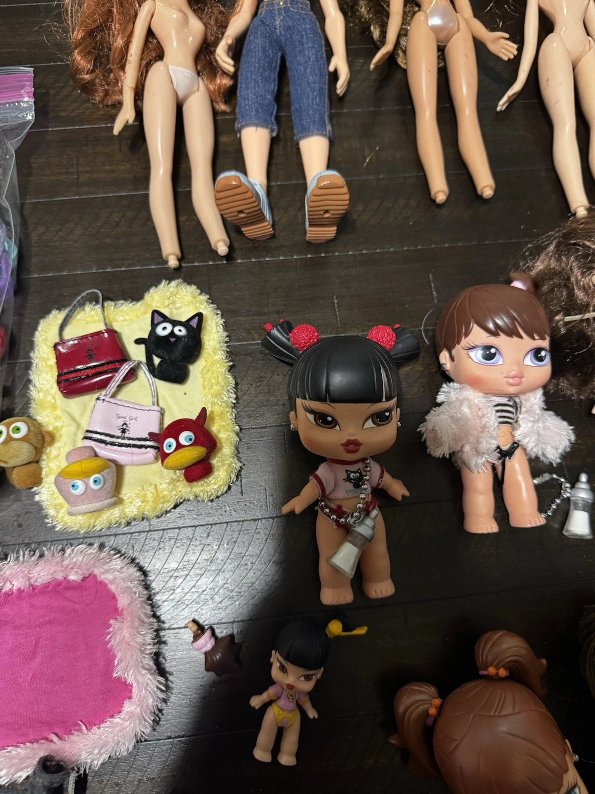 Massive 2001 Lot Vintage Rare Bratz Dolls Clothing Accessories & Shoes. 75 Dolls
