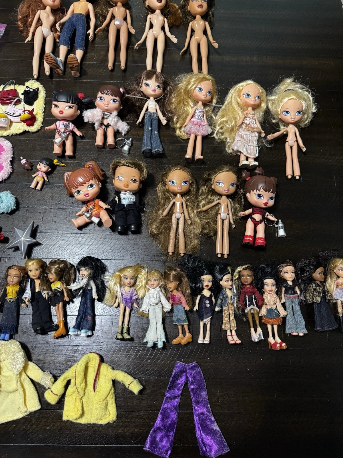 Massive 2001 Lot Vintage Rare Bratz Dolls Clothing Accessories & Shoes. 75 Dolls