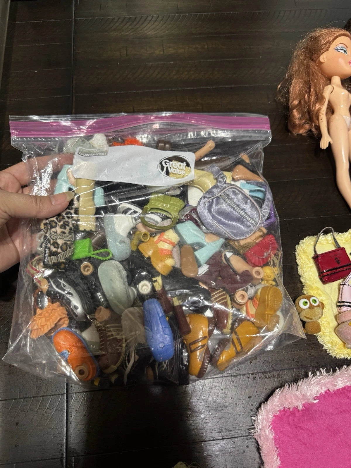 Massive 2001 Lot Vintage Rare Bratz Dolls Clothing Accessories & Shoes. 75 Dolls