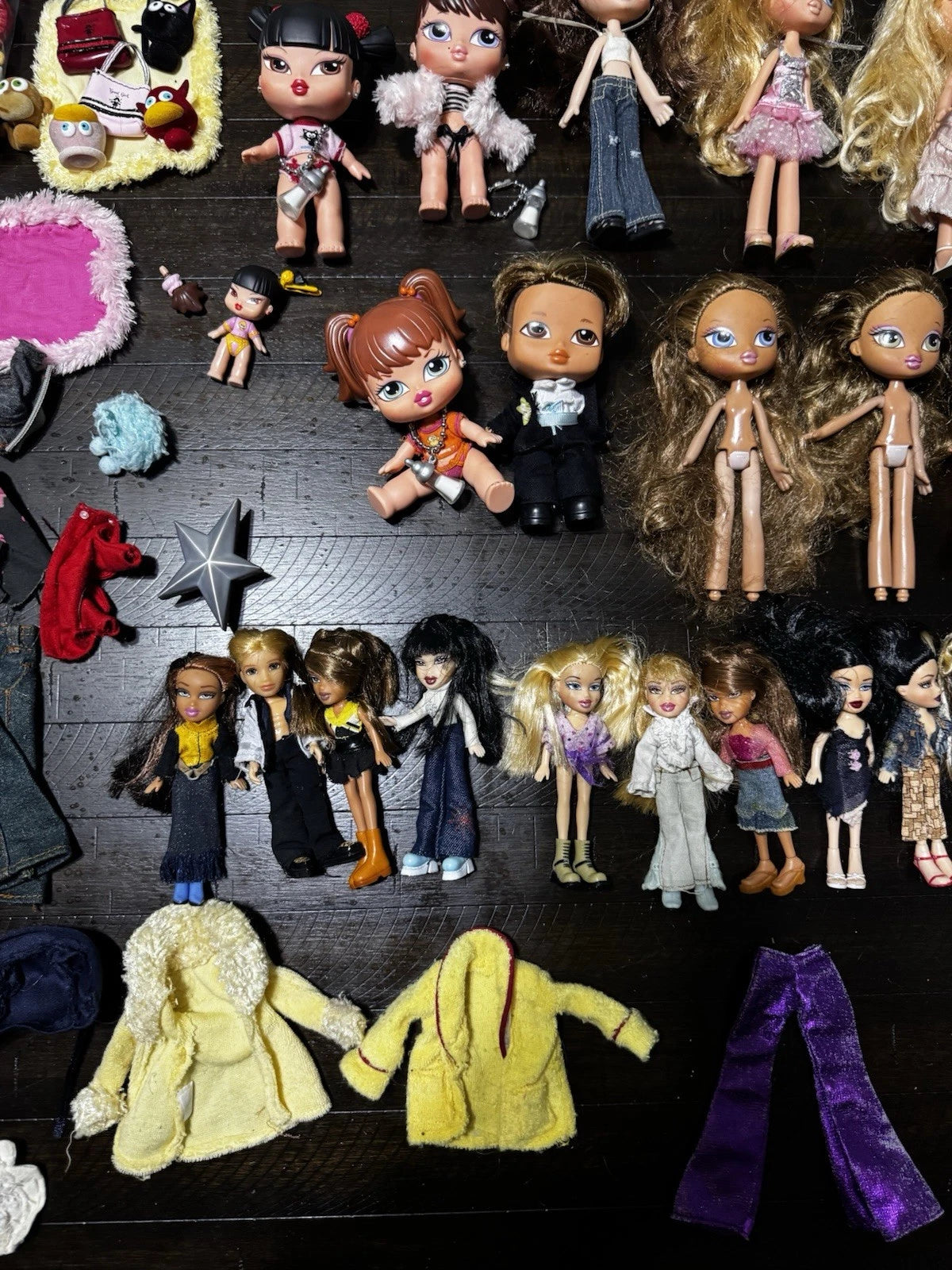 Massive 2001 Lot Vintage Rare Bratz Dolls Clothing Accessories & Shoes. 75 Dolls