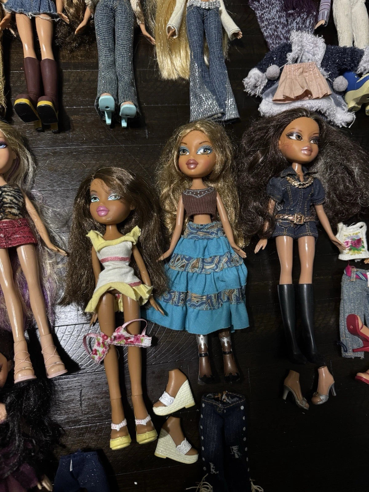 Massive 2001 Lot Vintage Rare Bratz Dolls Clothing Accessories & Shoes. 75 Dolls